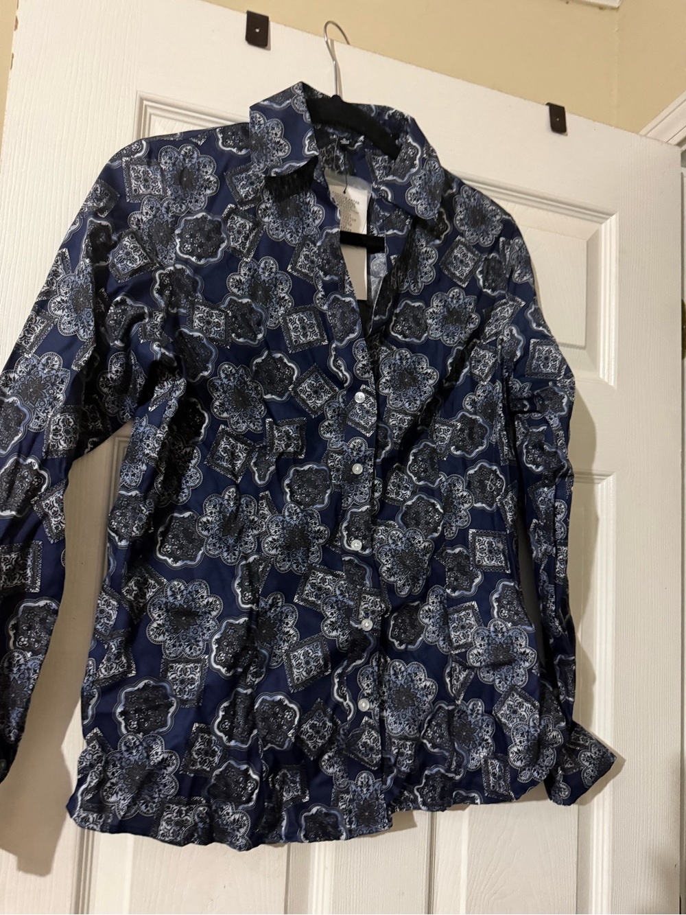 Jones New York Navy and White Patterned Button-Down Shirt